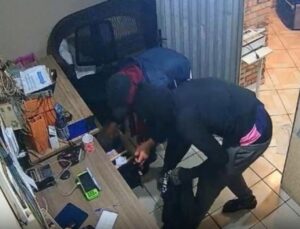 Dupla invade motel e furta dinheiro do caixa em SC