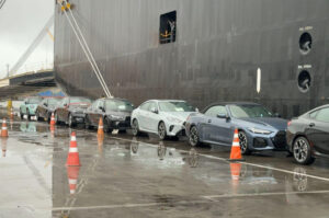 Porto de Itajaí recebe mais de 300 carros de luxo