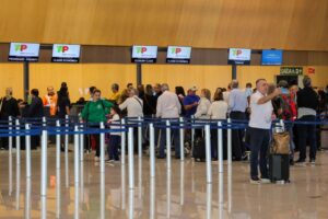 Cresce movimento aéreo internacional em SC