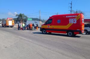 Grave acidente em Palhoça deixa motociclista ferida