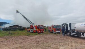 Incêndio atinge fábrica de móveis sob medida em SC