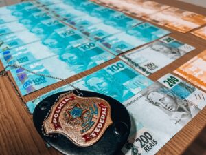 Crime de moeda falsa resulta em prisões em SC