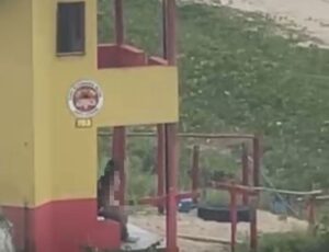 Casal é pego em ato obsceno em posto de salva vidas
