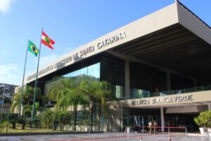 Deputados cobram segurança com câmeras em escolas