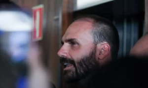 STF bloqueia bens de Eduardo Bolsonaro
