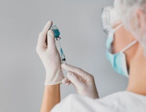 Vacina experimental de mRNA elimina tumores em testes