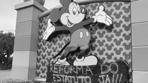 Torcedores do Corinthians protestam na Disney