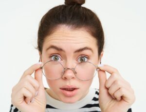 Arregalar os olhos: o que o gesto revela sobre emoções