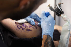 Conselho proíbe anestesia para fazer tatuagens