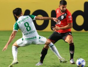 Chapecoense empata fora e segue no G4 da Série B
