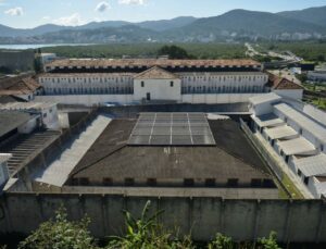 TCE cobra SC por superlotação carcerária e obras parada