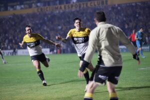 Noite de vitória carvoeira e ingresso no G4 da Série B
