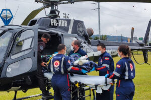 Adolescente sofre traumatismo após queda de cavalo