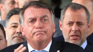 STF cobra Bolsonaro por risco de fuga; defesa tem 48h
