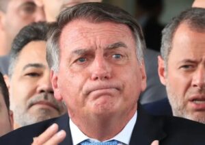 Bolsonaro pede absolvição e nega tentativa de golpe