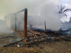 Bombeiros controlam incêndio em residência em SC