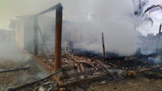 Bombeiros Controlam Incendio Em Residencia Em SC