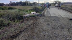 Capotamento em Passo de Torres deixa duas feridas
