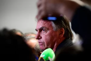 Defesa de Bolsonaro recorre de prisão domiciliar