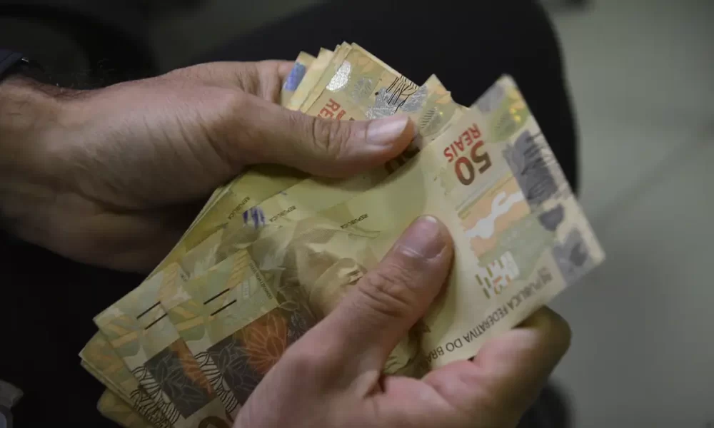 Governo Federal projeta salário mínimo de R$ 1.631