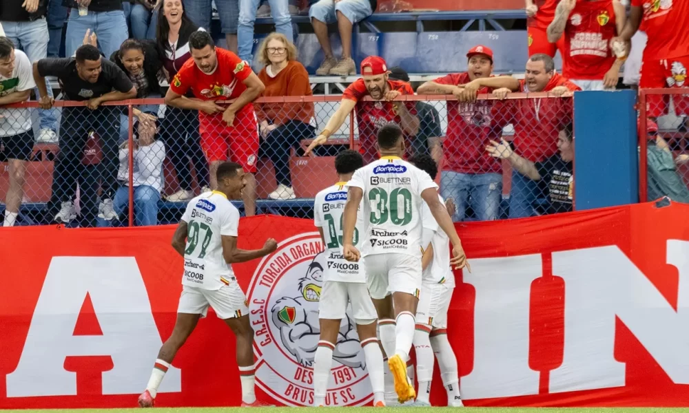 Brusque segue e Figueirense se despede da Série C