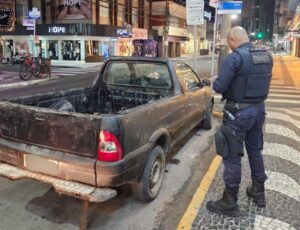 Carro com 14 anos de débitos é apreendido em Balneário