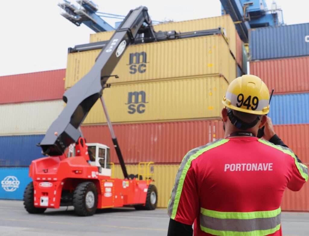Portonave estreia a primeira empilhadeira 100% elétrica