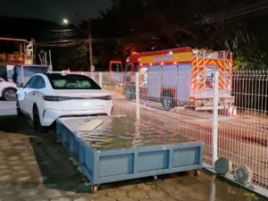 Incêndio atinge bateria de carro elétrico em Itajaí
