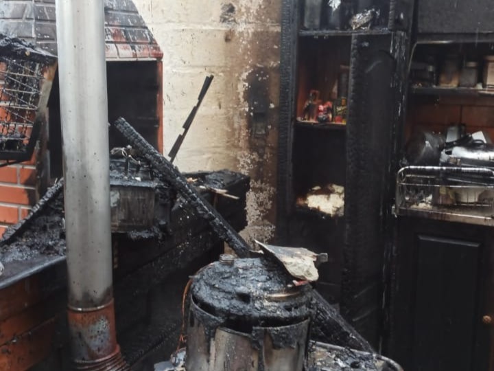 Incêndio atinge cozinha de casa em Biguaçu
