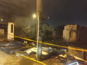 Incêndio destrói casa de madeira em Urussanga