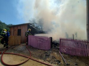 Incêndio destrói completamente casa em São José
