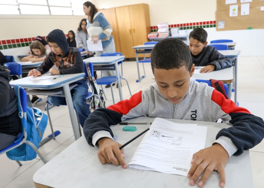 SC lança programa Educação Levada a Sério com R$ 4,1 bi