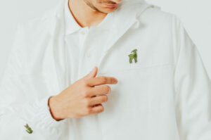 Lacoste troca jacaré por bode em edição limitada