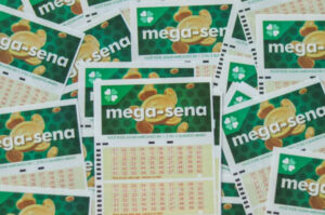 Mega-Sena sorteia R$ 3,7 milhões no concurso 2898