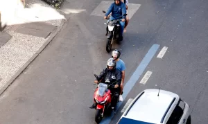 Motos crescem no Brasil e aumentam riscos no trânsito