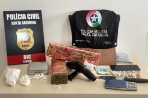 Operação em Laguna apreende drogas e prende suspeito