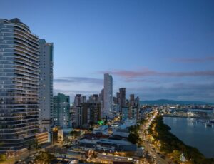Qual é a cidade não capital líder em gestão territorial