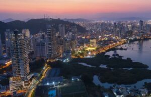 Itajaí lidera valorização imobiliária em SC