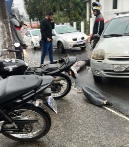 Acidente deixa motociclista ferido em Criciúma