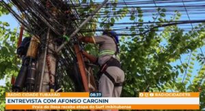 Fios soltos na rede elétrica serão retirados em Tubarão
