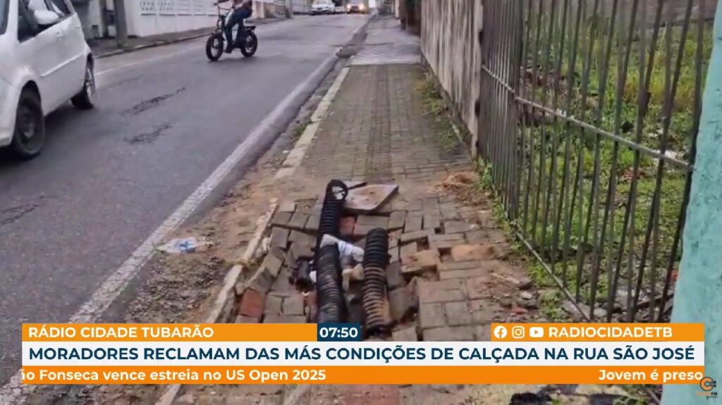 Calçada provoca transtornos para pedestres em Tubarão
