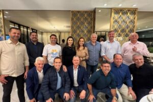 Prefeitos de SC reagem e declaram apoio a Carol de Toni