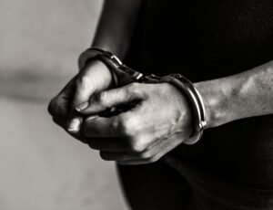 Pai é preso preventivamente por agressão a bebê em SC