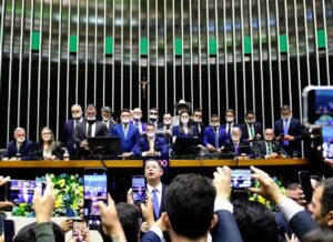 Suspensão de deputados pode cair na mão de catarinense