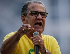Pastor Silas Malafaia tem celulares apreendidos pela PF