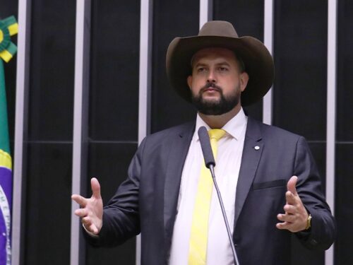 Deputado federal catarinense pode ser suspenso por participação em motim na Câmara