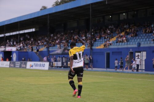 Criciúma goleia e complica o Tubarão na Copa SC