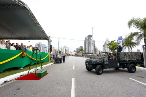 Desfile de 7 de setembro é acompanhado pelo governador em Florianópolis