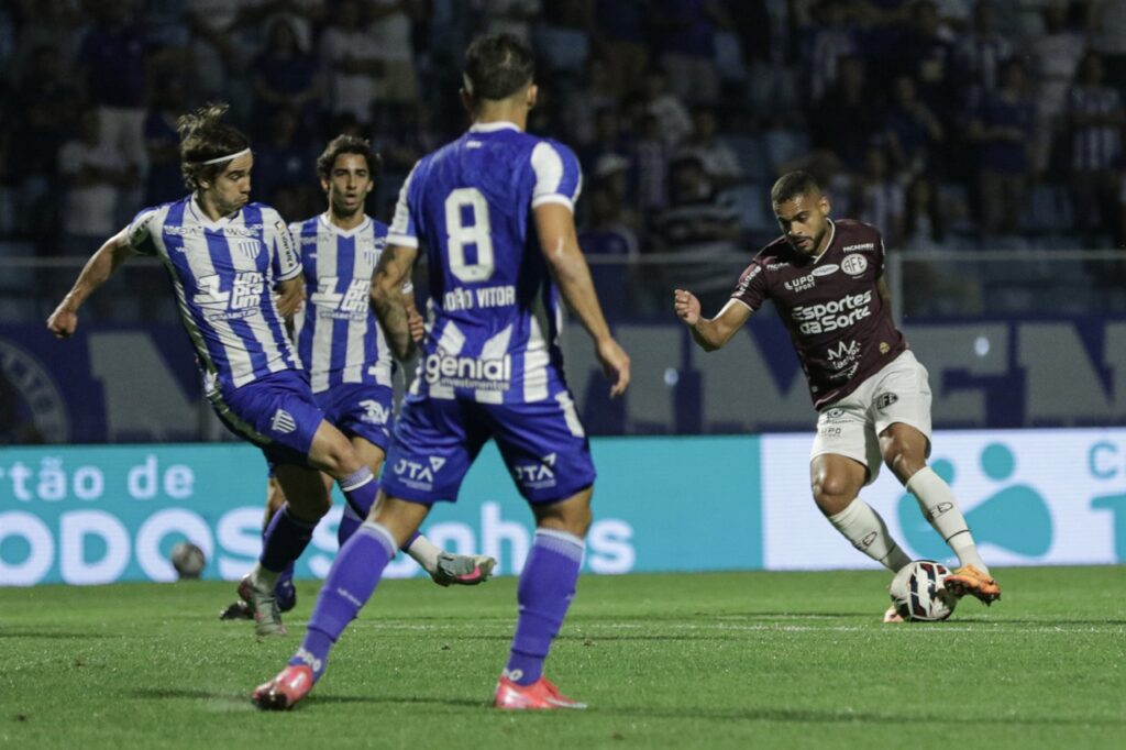 Avaí arranca empate contra Ferroviária-SP pelo Brasileirão da Série B