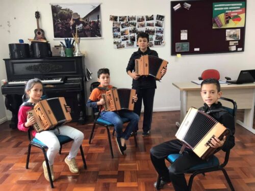 Projeto Fábrica de Gaiteiros oferece aulas gratuitas em Criciúma